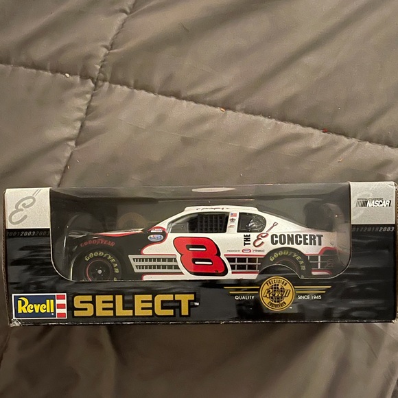 🤍Dale Earnhardt🤍Tribute Diecast Collectable🤍 - Picture 3 of 6